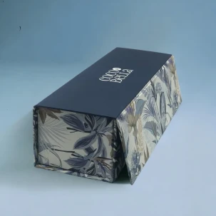 magnetic-closure-rigid-boxes-with-gold-foiling